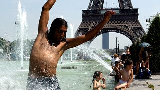 أوروبا ترزح تحت الحر .. لكن هل هي أسوأ موجة حارة تمر على القارة؟
