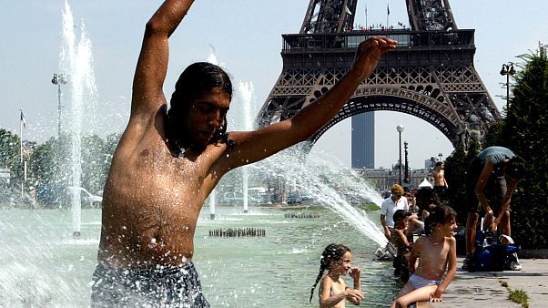 أوروبا ترزح تحت الحر .. لكن هل هي أسوأ موجة حارة تمر على القارة؟ أوروبا ترزح تحت الحر .. لكن هل هي أسوأ موجة حارة تمر على القارة؟