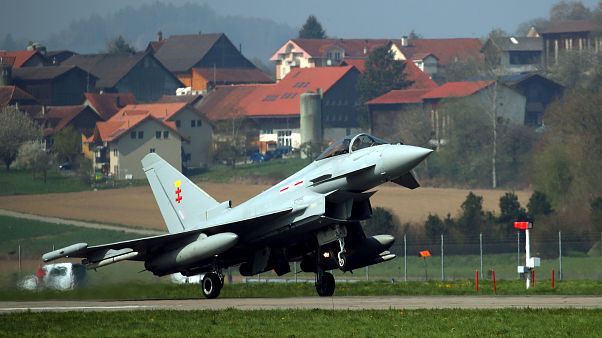 Almanya'da savaş uçakları havada çarpıştı: Bir pilot öldü Almanya'da savaş uçakları havada çarpıştı: Bir pilot öldü