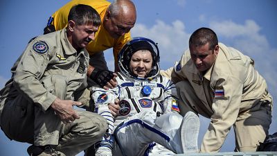 Visszaért három űrhajós a Földre