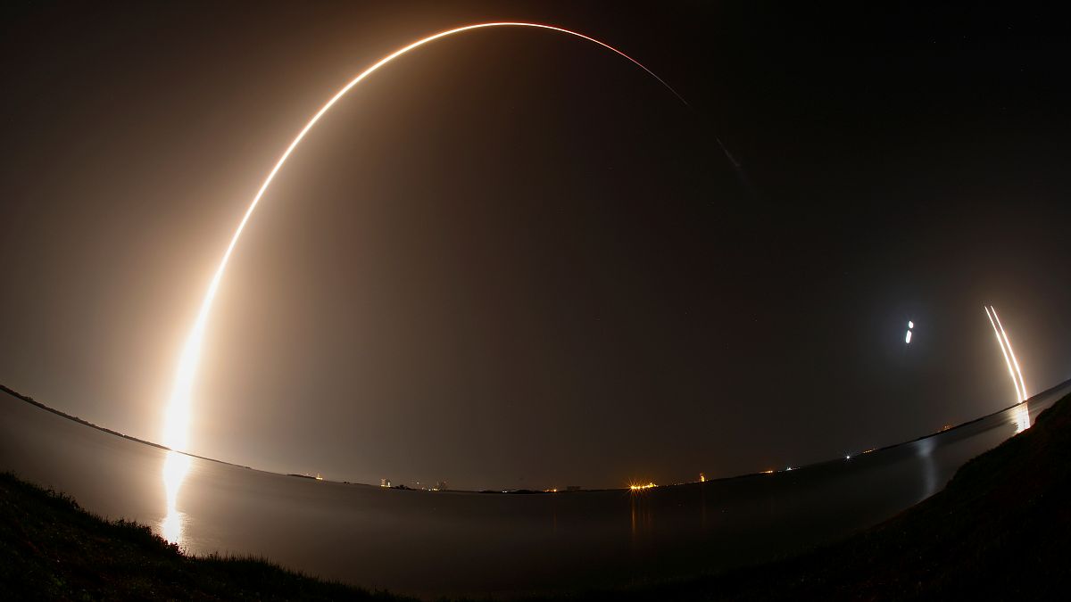 SpaceX en ağır roketi Falcon Heavy'i fırlattı