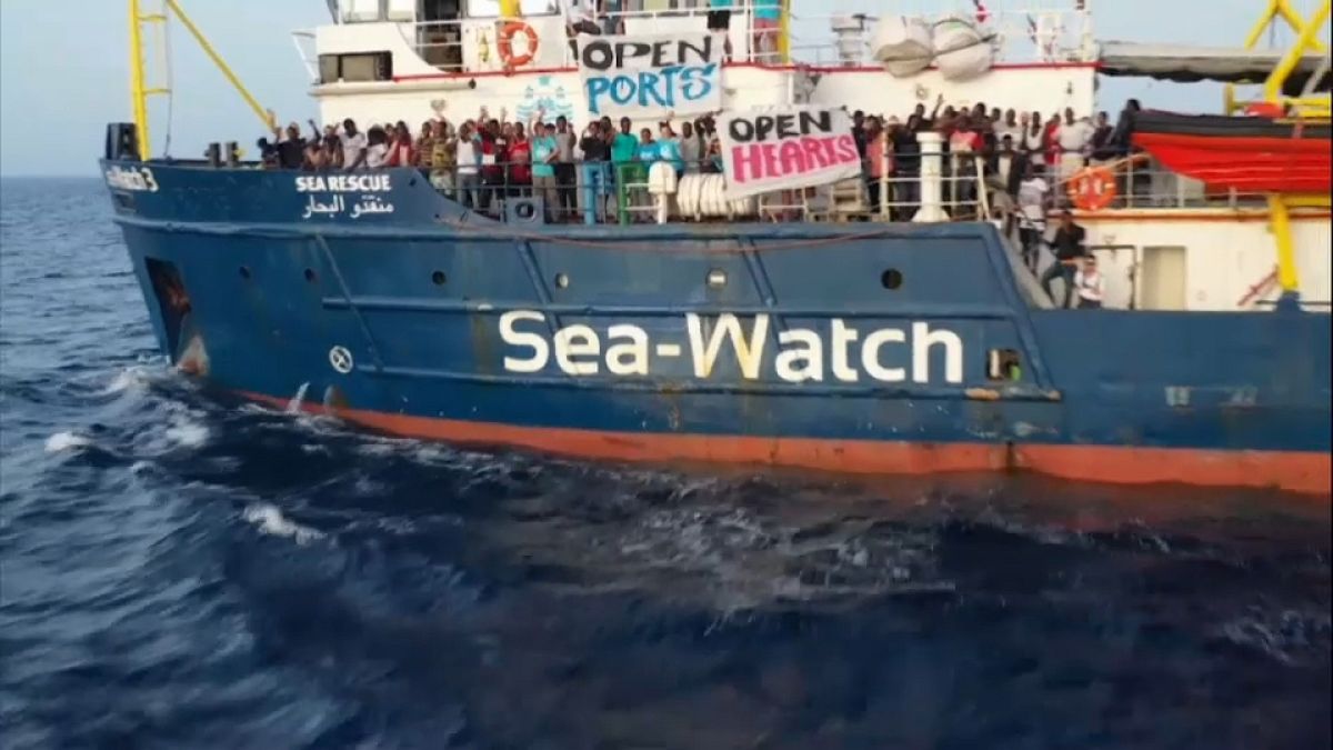 El Sea Watch entra en aguas italianas