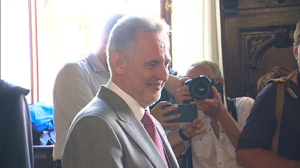 Kiadhatják Firtast Kiadhatják Firtast