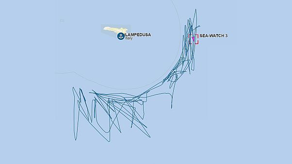 La deriva del Sea Watch 3 frente a Lampedusa dibuja la política migratoria italiana La deriva del Sea Watch 3 frente a Lampedusa dibuja la política migratoria italiana