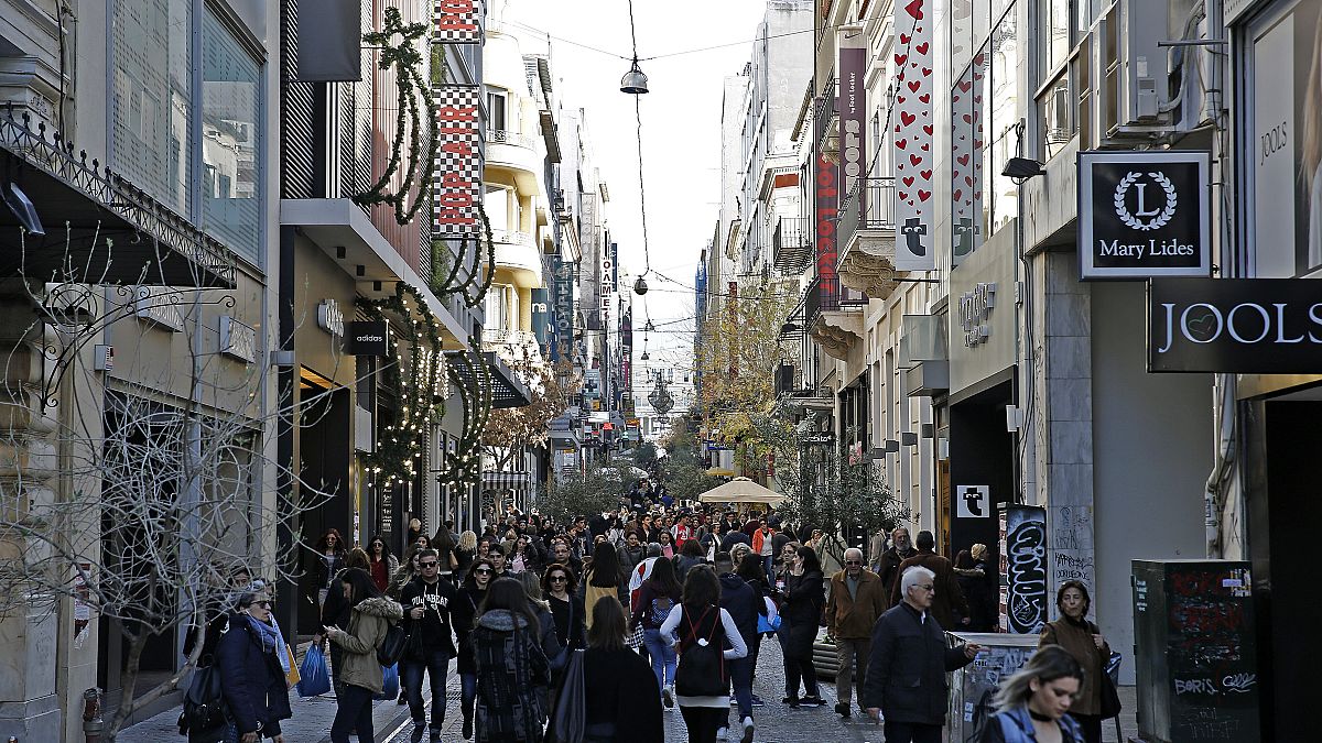 Κόσμος περπατάει στην οδό Ερμού στο κέντρο της Αθήνας, Τετάρτη 13 Δεκεμβρίου 2017. ΑΠΕ-ΜΠΕ/ΑΠΕ-ΜΠΕ/ΑΛΕΞΑΝΔΡΟΣ ΒΛΑΧΟΣ