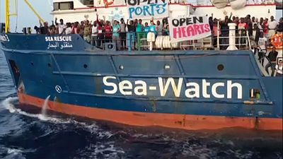 Sea Watch : la capitaine du navire veut forcer le blocus italien 