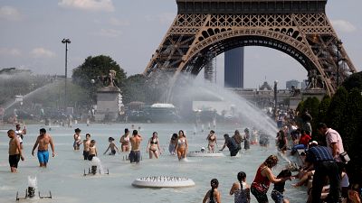 Sıcak hava dalgası Avrupa'da etkili oldu termometreler 40'ı gördü