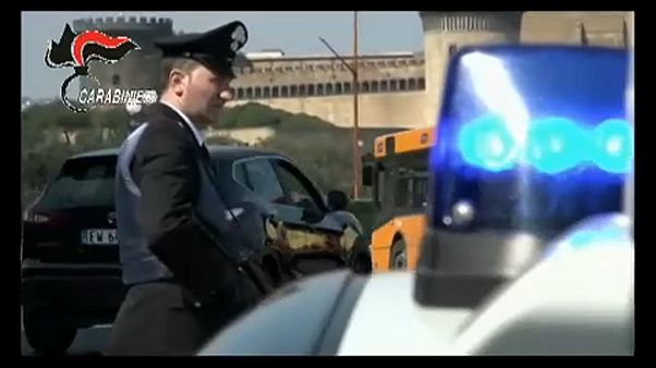 Δεκάδες συλλήψεις μελών της ιταλικής Καμόρα Δεκάδες συλλήψεις μελών της ιταλικής Καμόρα