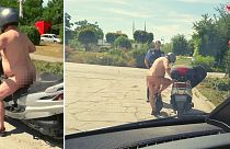 "Túl meleg van" - mondta a német motoros az őt feltartóztató rendőröknek