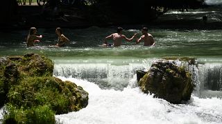 Jetzt doch erlaubt: "Oben ohne" an der Isar