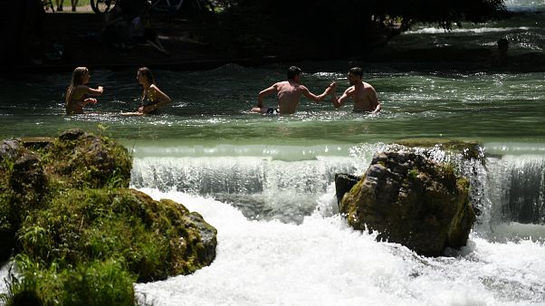 Jetzt doch erlaubt: "Oben ohne" an der Isar Jetzt doch erlaubt: "Oben ohne" an der Isar