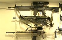 جانب من الاسلحة التي حجزتها الشرطة الأرجنتينية