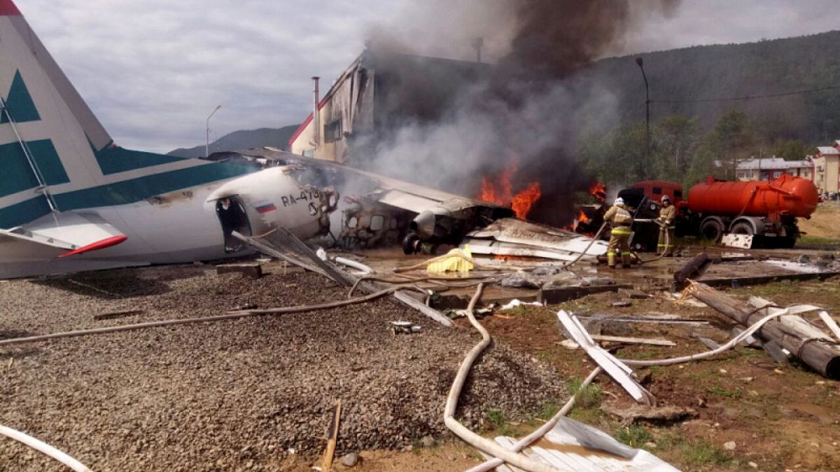 Ρωσία: Δύο νεκροί και 19 τραυματίες σε αναγκαστική προσγείωση αεροσκάφους
