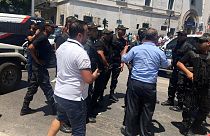 بالفيديو: مشاهد صادمة لما بعد الهجوم الانتحاري في تونس