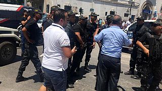 بالفيديو: مشاهد صادمة لما بعد الهجوم الانتحاري في تونس 