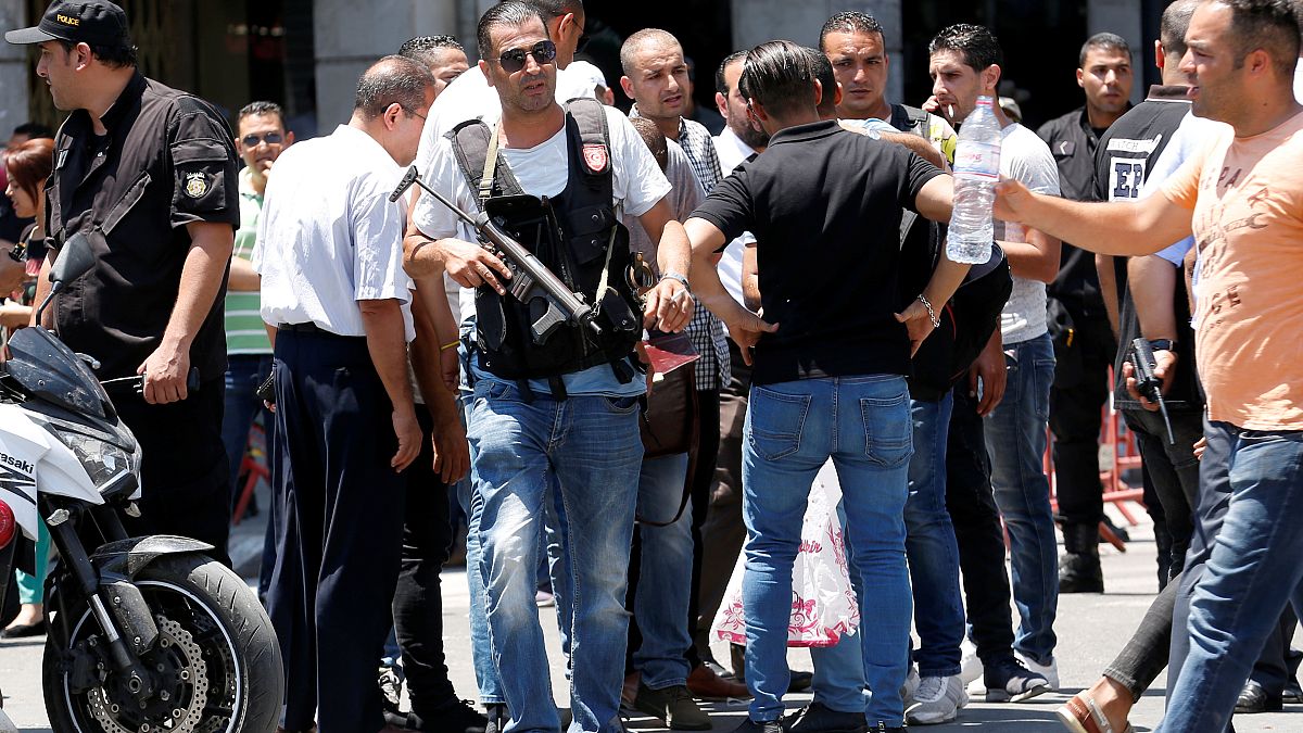 Öngyilkos merénylő robbantott a tunéziai fővárosban