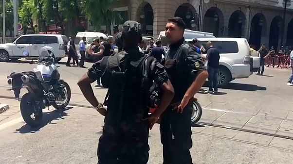 IS bekennt sich zu Selbstmordanschlägen von Tunis IS bekennt sich zu Selbstmordanschlägen von Tunis