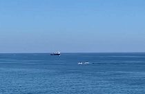 بروكسل تطالب روما بحلٍ سريع لمهاجرين على متن سفينة إنقاذ دخلت المياه الإقليمية الإيطالية