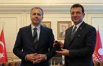 شاهد: اكرم أوغلو يتولى رسميا مهام منصبه رئيسا لبلدية اسطنبول