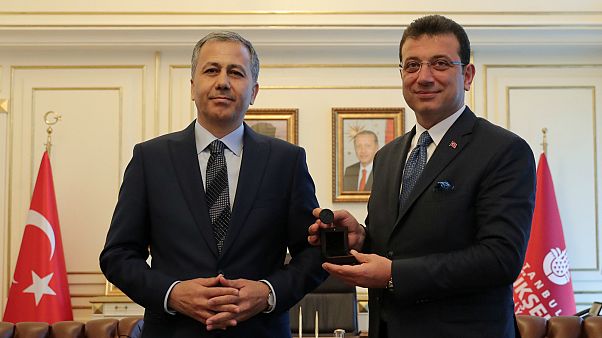 شاهد: اكرم أوغلو يتولى رسميا مهام منصبه رئيسا لبلدية اسطنبول شاهد: اكرم أوغلو يتولى رسميا مهام منصبه رئيسا لبلدية اسطنبول