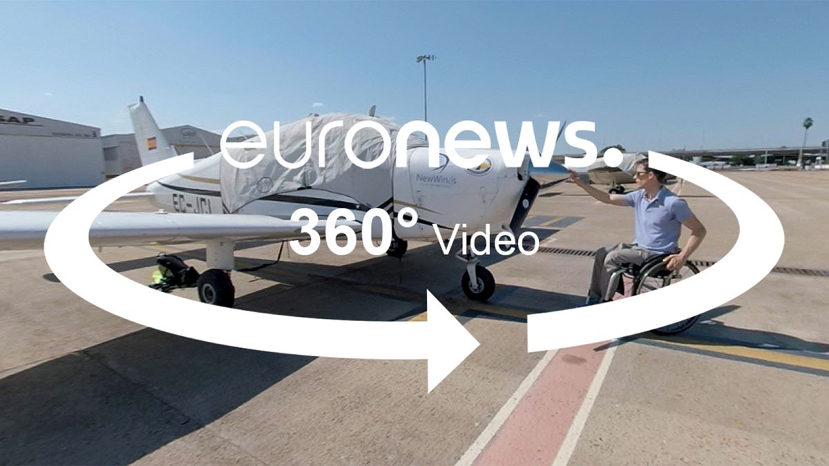 VÍDEO 360º: Un superviviente de un accidente aéreo ha creado una escuela de vuelo para parapléjicos