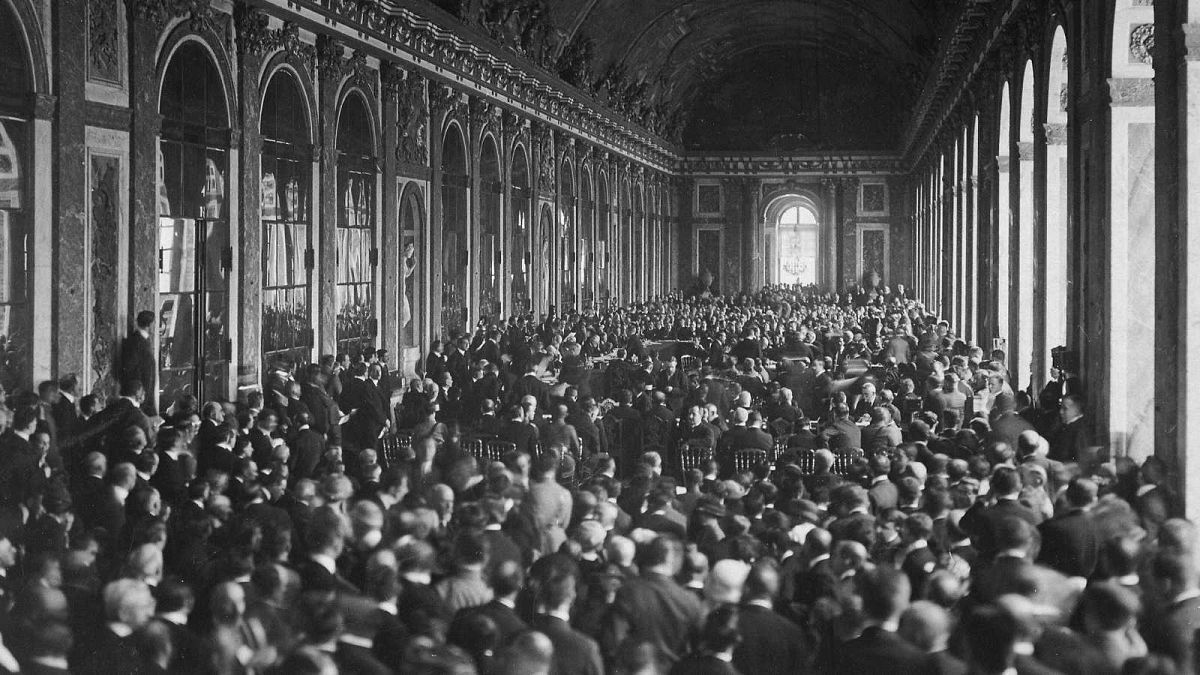 Signature du traité de Versailles dans la galerie des Glaces, le 28 juin 1919