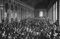 Signature du traité de Versailles dans la galerie des Glaces, le 28 juin 1919