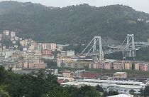 İtalya'da çökerek 43 kişinin hayatını kaybetmesine neden olan köprü yıkılıyor