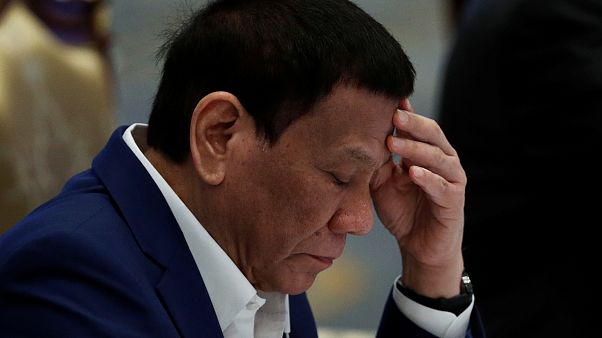 Filipinler Devlet Başkanı görevden azledilmesini isteyenleri 'cezaevine göndermekle' tehdit etti Filipinler Devlet Başkanı görevden azledilmesini isteyenleri 'cezaevine göndermekle' tehdit etti