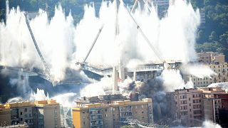 Felrobbantották a tavaly összeomlott genovai híd maradványait