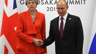 May diz a Putin que Rússia tem de pôr fim a atos de "destabilização"
