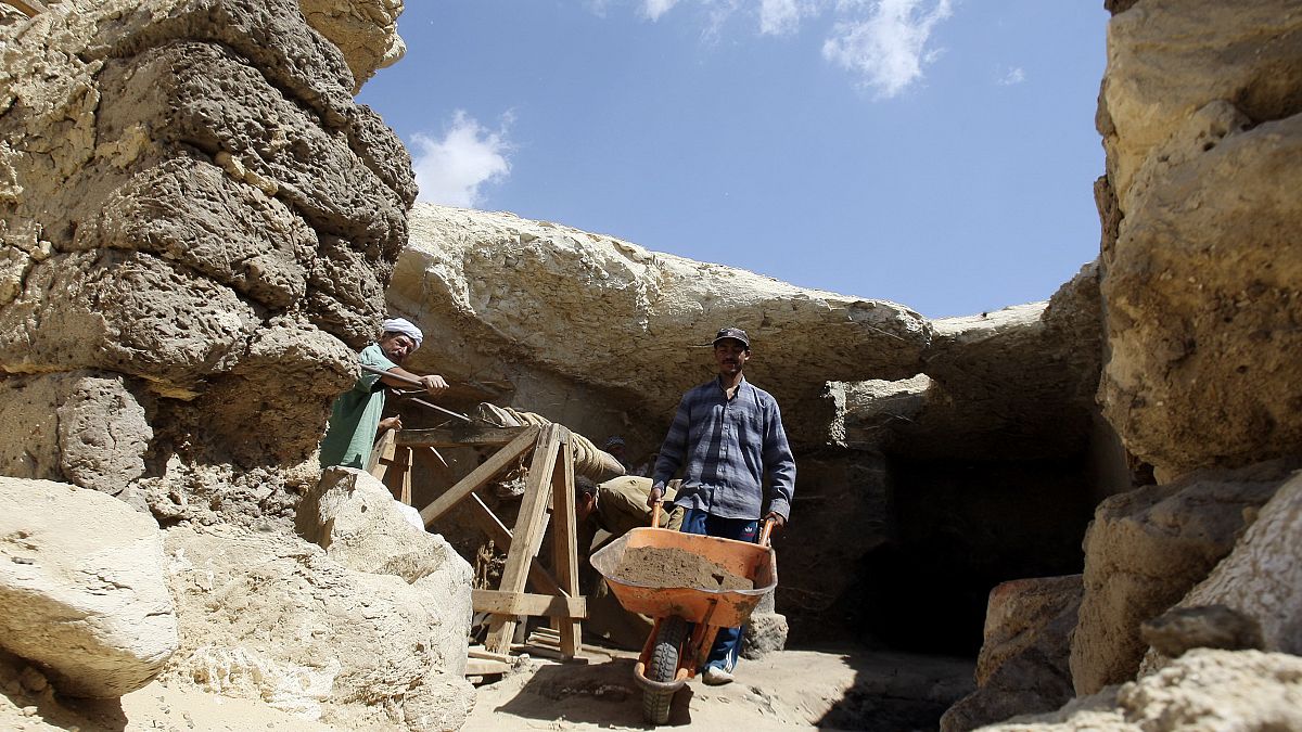 مقبرة أثرية مكتشفة قرب هرم اللاهون بمحافظة الفيوم 