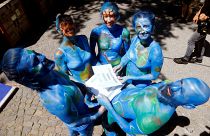 شاهد: نباتيون شبه عراة في زيورخ من أجل حماية المناخ