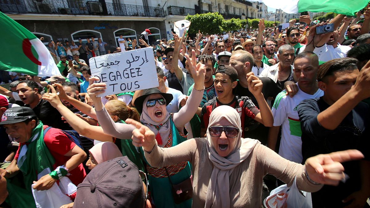 من مظاهرات اليوم في العاصمة الجزائرية 