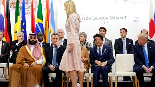 الرئيس الأمريكي ورئيس وزراء اليابان وولي العهد السعودي والرئيس الأرجنتيني وإيفانكا ترامب في قمة العشرين باليابان