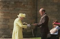 Isabel II recebe chaves de Edimburgo