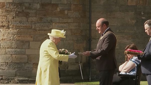 Isabel II recebe chaves de Edimburgo Isabel II recebe chaves de Edimburgo