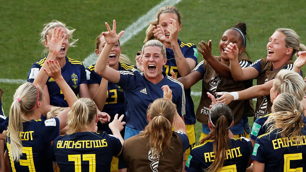 Yarı finale çıkan İsveçli oyuncuların sevinci