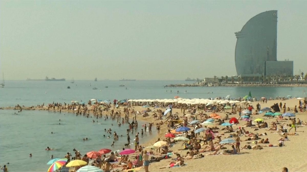 فيديو: موجة الحر تمتد جنوب أوروبا وتلفح مدن إسبانيا البحرية مع درجات حرارة قياسية