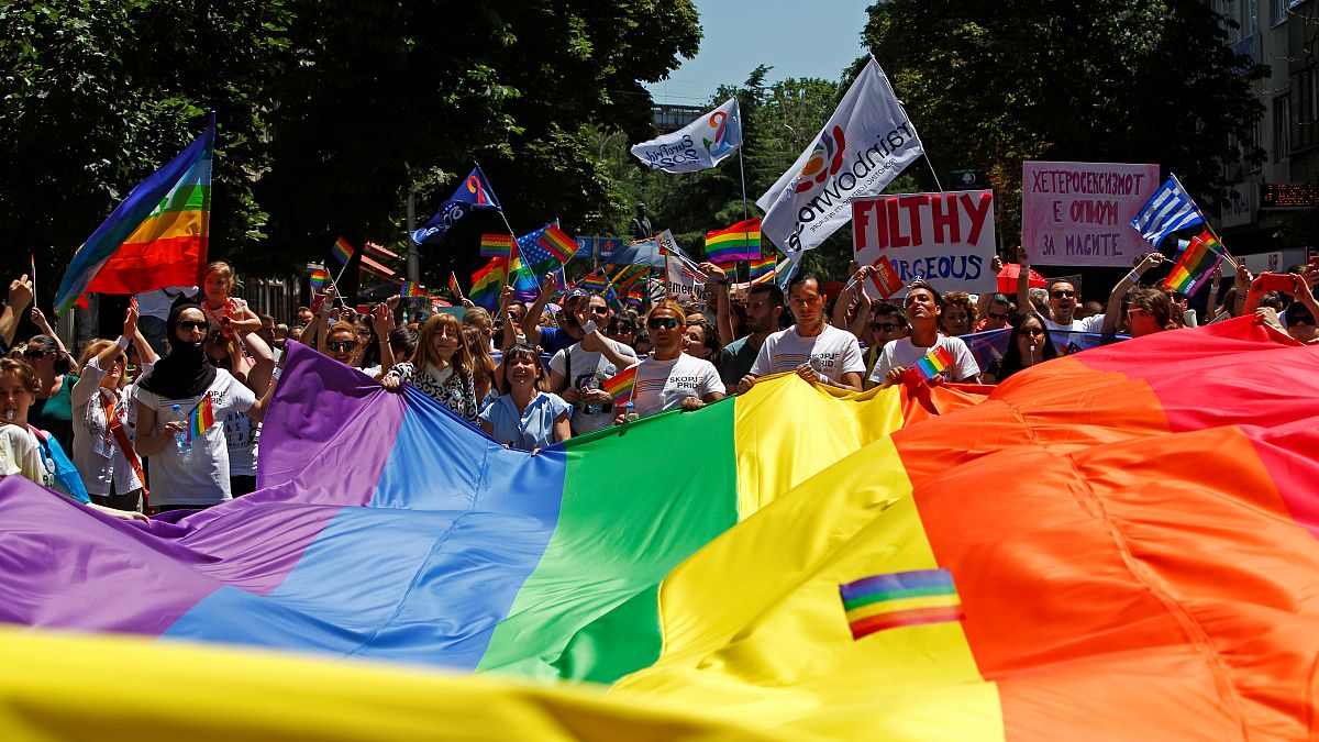 Il corteo di Skopje, dove si è svolta la prima edizione del Gay Pride nella storia della Macedonia del Nord