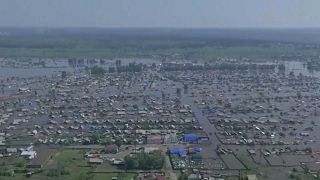 شاهد: فيضانات تغمر آلاف المنازل وتتسبب بوفاة شخصين في روسيا