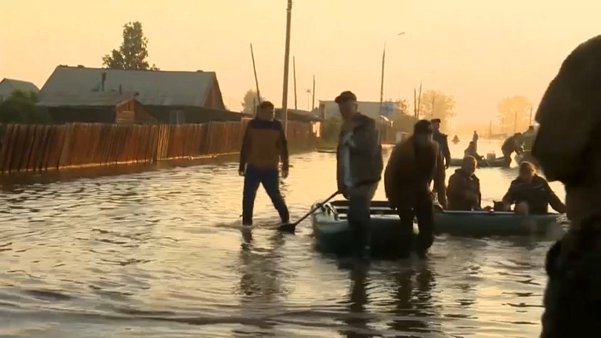 Calor en Europa, graves inundaciones en Rusia