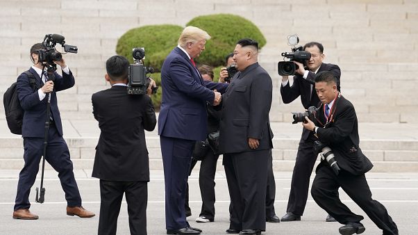 Trump-Kim: villámcsúcs a két Korea határán Trump-Kim: villámcsúcs a két Korea határán