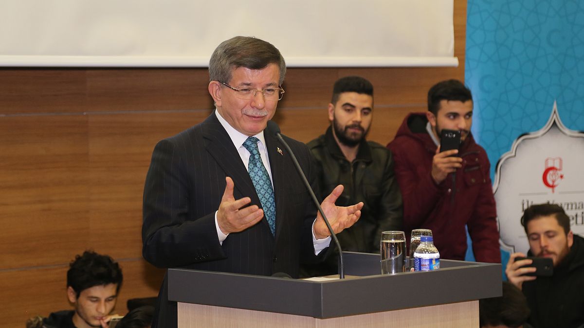 Eski başbakanlardan Ahmet Davutoğlu