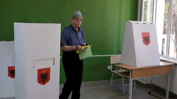 Κάλπες πόλωσης στην Αλβανία για την ανάδειξη δημάρχων Κάλπες πόλωσης στην Αλβανία για την ανάδειξη δημάρχων