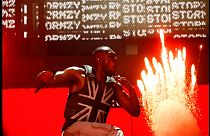 El chaleco antibalas que lució Stormzy lo diseñó Banksy