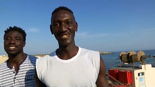 Compás de espera en Lampedusa para los migrantes y la capitana del Sea Watch