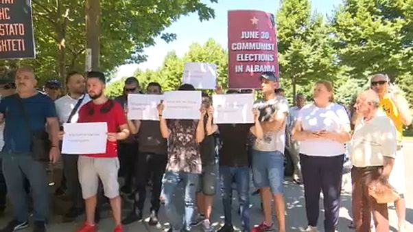 Albanien: Kommunalwahl trotz Oppositionsboykotts - Geringe Beteiligung Albanien: Kommunalwahl trotz Oppositionsboykotts - Geringe Beteiligung