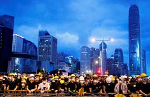 Hongkong: a tüntetők behatoltak a kormányzati épületegyüttesbe