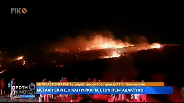 Míssil cai e provoca incêndio em Chipre Míssil cai e provoca incêndio em Chipre